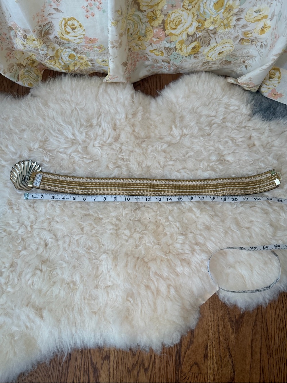 True Vintage Gold Shell Accent Elastic Waist Belt - Picture 3 of 4